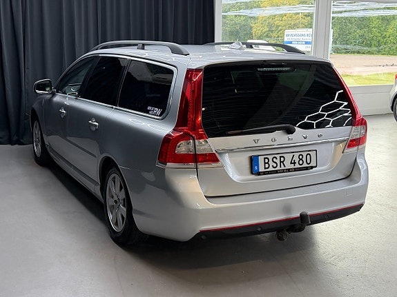 Volvo V70 3 of 13