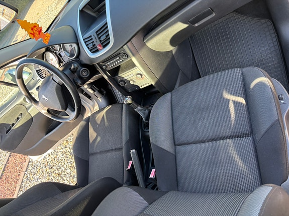 Peugeot 207 15 of 18