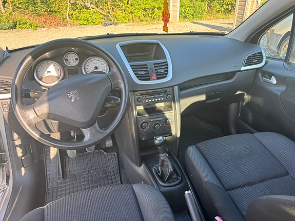 Peugeot 207 10 of 18