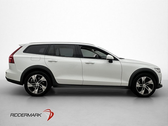 Volvo V60 Cross Country 9 of 30