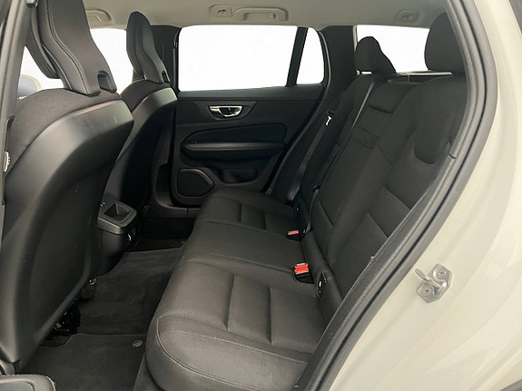 Volvo V60 Cross Country 17 of 30