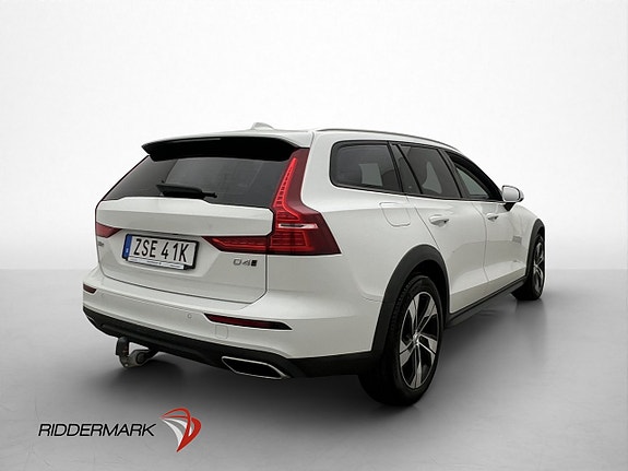 Volvo V60 Cross Country 8 of 30