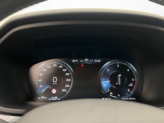 Volvo V60 Cross Country 18 of 30
