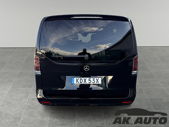 Mercedes-Benz V300 d 4 of 8
