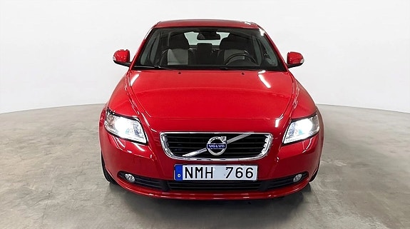 Volvo S40 2 of 17