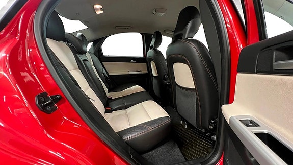Volvo S40 14 of 17