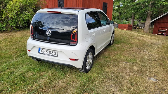 Volkswagen UP! 3 of 3