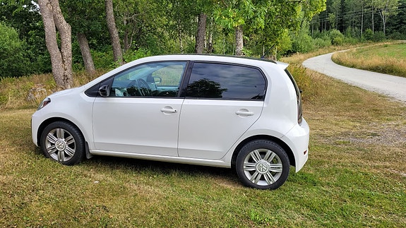Volkswagen UP! 2 of 3