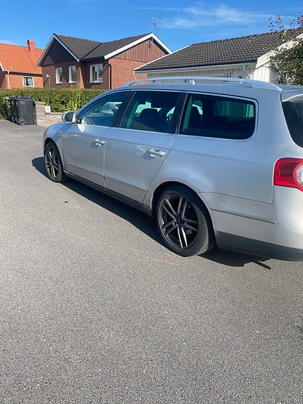 Volkswagen Passat 2 of 6