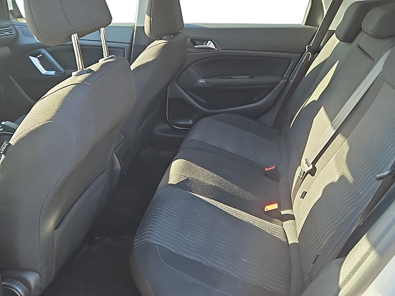 Peugeot 308 SW 7 of 8