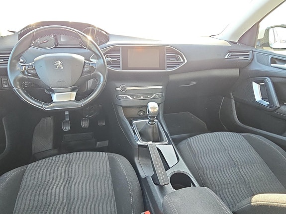 Peugeot 308 SW 5 of 8