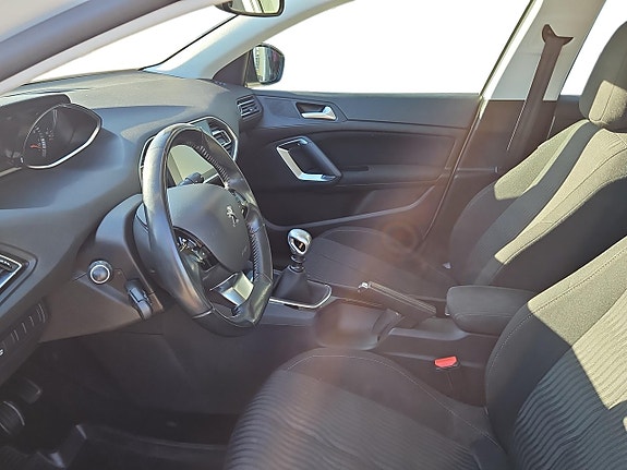 Peugeot 308 SW 6 of 8