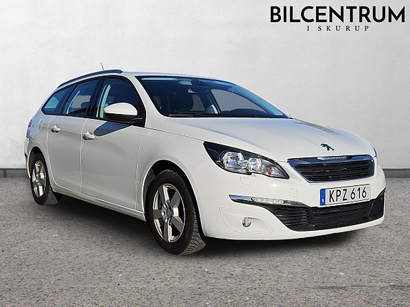 Peugeot 308 SW 2 of 8