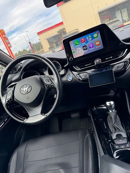 Toyota C-HR 4 of 4