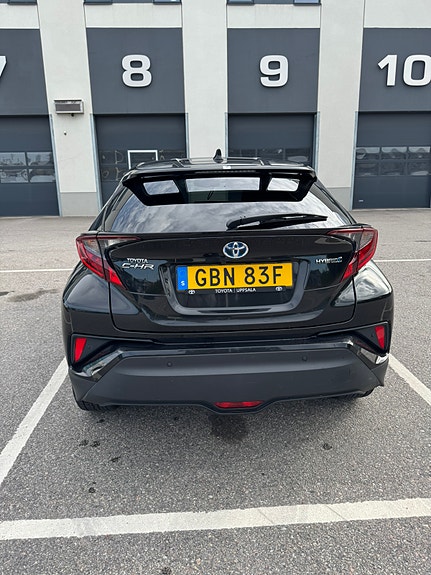 Toyota C-HR 3 of 4