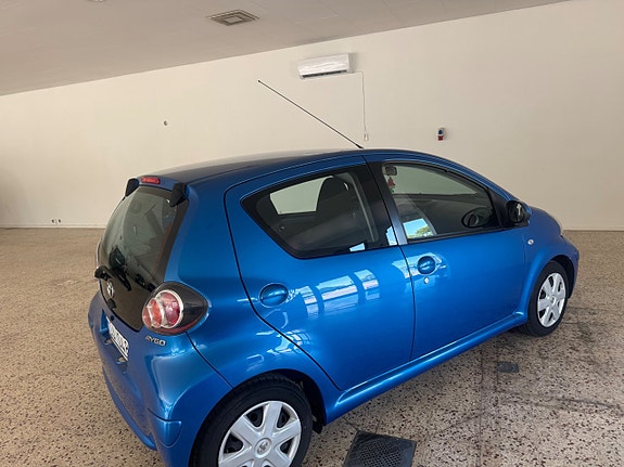 Toyota Aygo 3 of 6