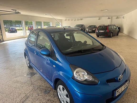 Toyota Aygo 2 of 6