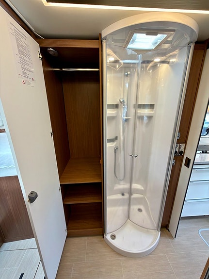 Bürstner Elegance I 840 G Hydr-stödben. Automat. Alde 9 of 15
