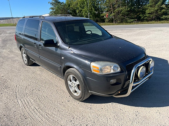 Chevrolet Uplander 2 of 5