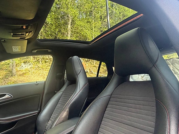 Mercedes-Benz CLA200 11 of 12