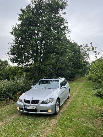 BMW 325i 2 of 7
