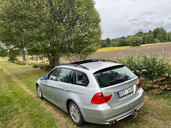 BMW 325i 3 of 7