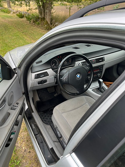 BMW 325i 5 of 7