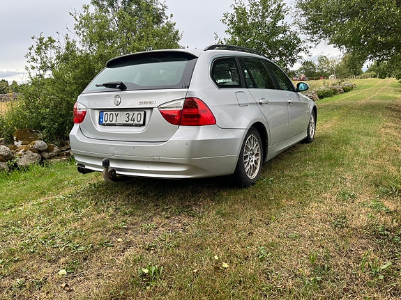 BMW 325i 4 of 7