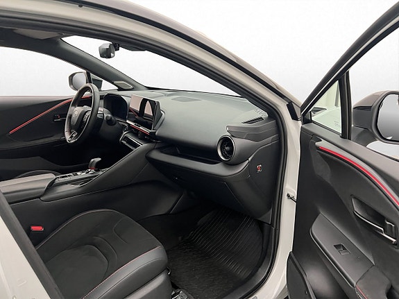 Toyota C-HR 12 of 28