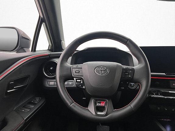 Toyota C-HR 10 of 28