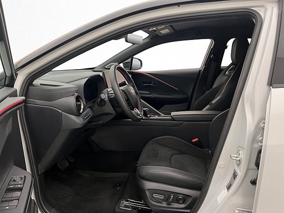 Toyota C-HR 9 of 28
