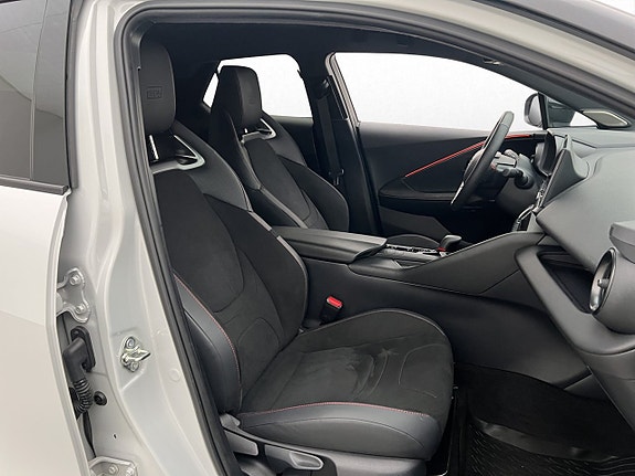 Toyota C-HR 11 of 28