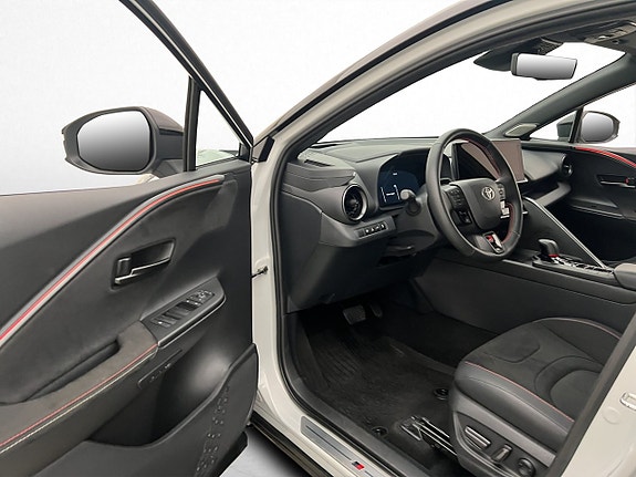 Toyota C-HR 8 of 28