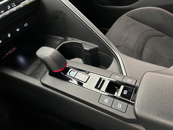Toyota C-HR 27 of 28