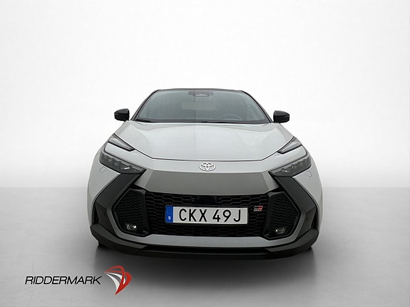 Toyota C-HR 2 of 28