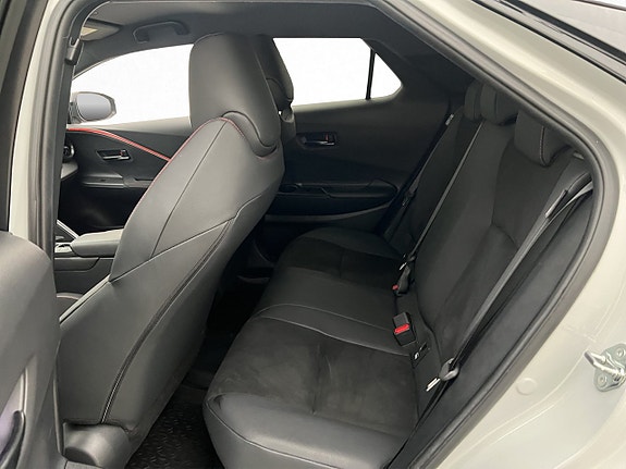 Toyota C-HR 13 of 28