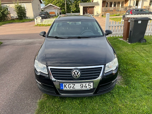 Volkswagen Passat 2 of 5