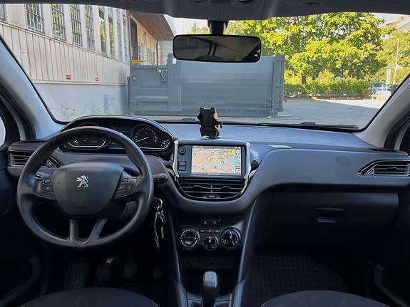 Peugeot 208 8 of 17