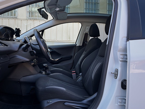 Peugeot 208 10 of 17