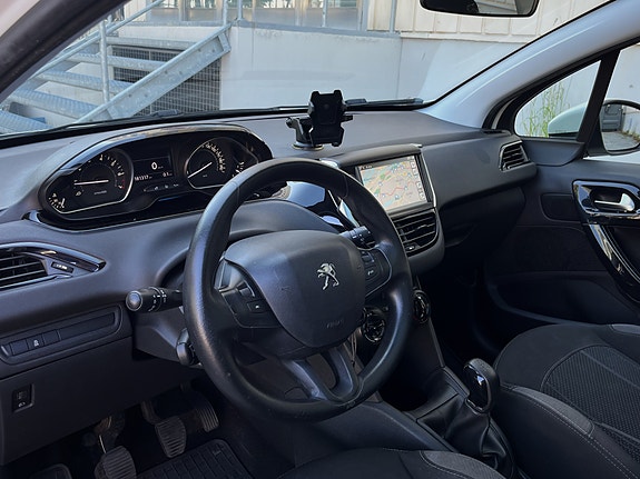 Peugeot 208 9 of 17