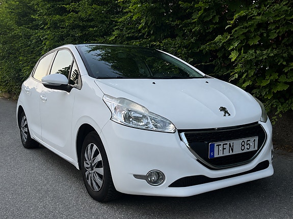 Peugeot 208 2 of 17