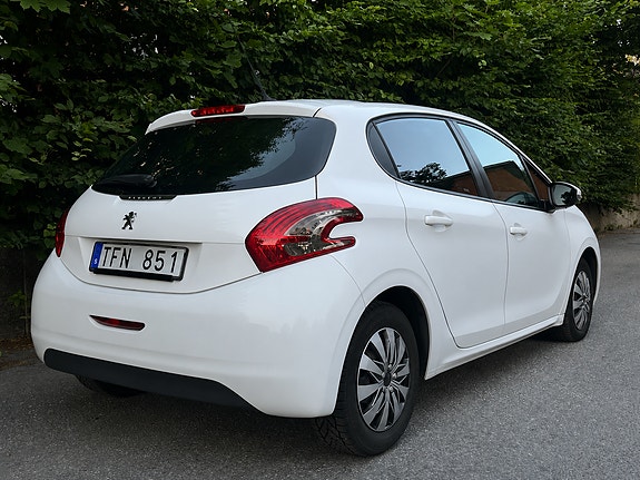 Peugeot 208 4 of 17