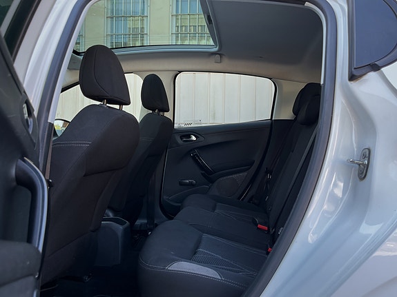 Peugeot 208 12 of 17