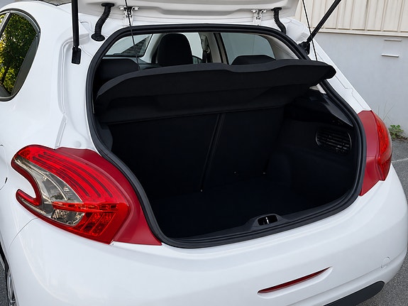 Peugeot 208 7 of 17