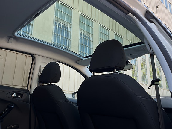Peugeot 208 13 of 17