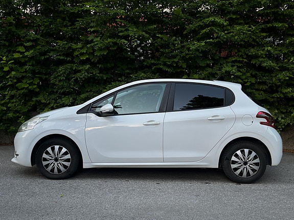 Peugeot 208 5 of 17