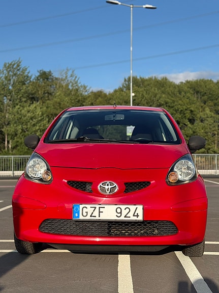 Toyota Aygo 2 of 7