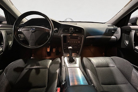 Volvo V70 11 of 17