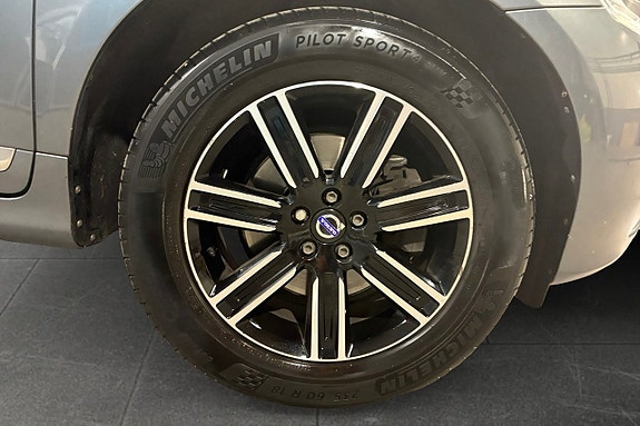 Volvo XC60 16 of 17