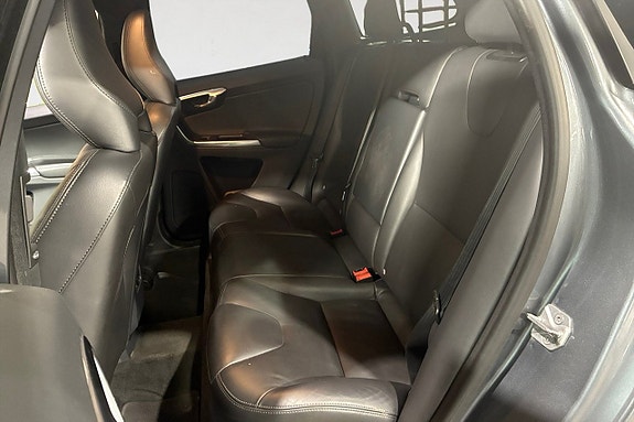 Volvo XC60 14 of 17